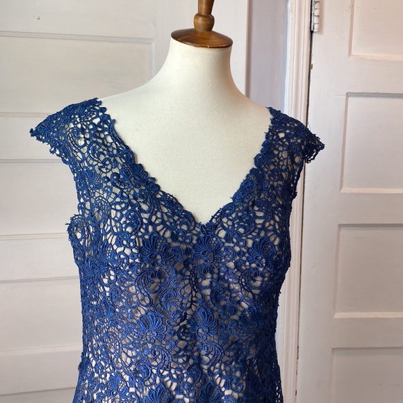 Social Occasions by Mon Cheri Lace Dress, Size 14 - Picture 6 of 17